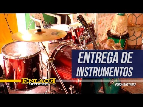 Entregan instrumentos musicales