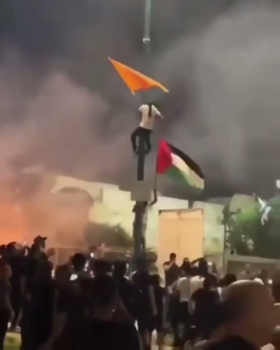 masjid al aqsa Muslim's removing Israel flag🇮🇱