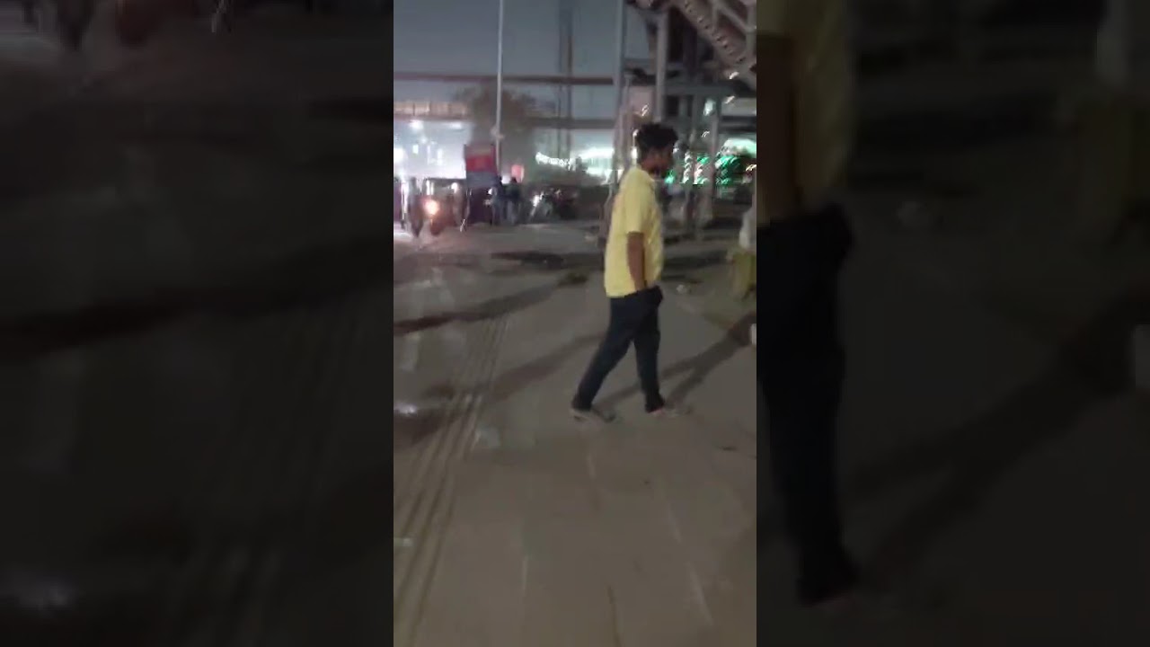 इफको चौक गुडगाँव का बुरा हाल, बंद पड़े escalator ना पब्लिक Toilets क्या इसी को कहते है बीजेपी विकास