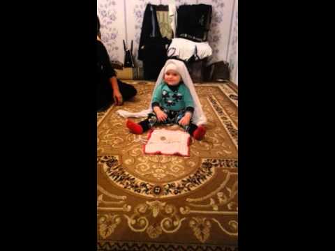 Namaz qilan yaş yarimliq usaq