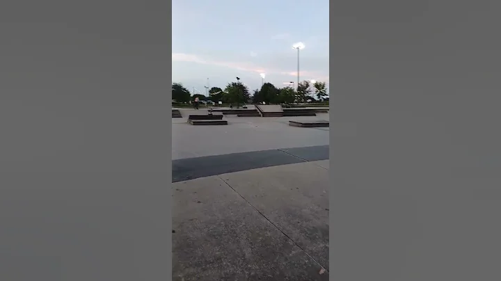 I ride my scooter Indy skatepark