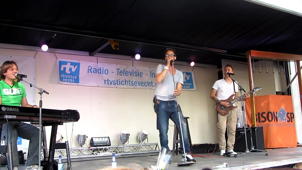 Charly Luske - We will rock you / Sex on fire - YouTube