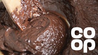 Chocolate ganache is mixed with cream so it has a thick, luxurious
texture. bakers love because it’s really glossy and gives cakes that
professi...