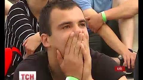 Тисячі людей прийшли подивитись гру Україна - Північна Ірландія на одну з фан-зон Києва