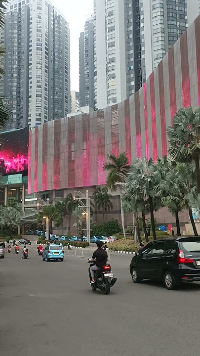 Suasana Mall Taman Anggrek Jakarta Barat