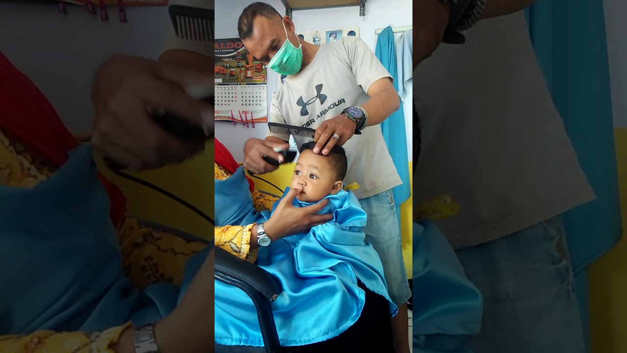  Bayi  potong  rambut  di  salon YouTube