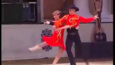 Two Step Dance Moves - Weaves - Jazzbox turn with hit