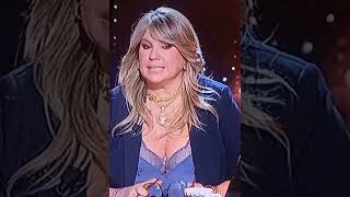 carmen porter sexy luciendo canalillo