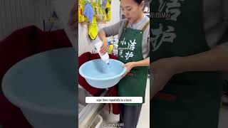 How to wash a wool coat? try Mei method! 🧥 #cleaningtips #woolcoat #lifehacks #cleaninghacks #shorts