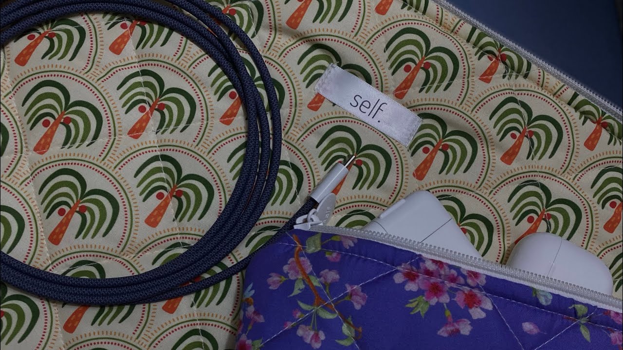 ASMR | What’s in my Tech Bag? (No Talking) – Apple MacBook, AirPods, Charger. 🤠