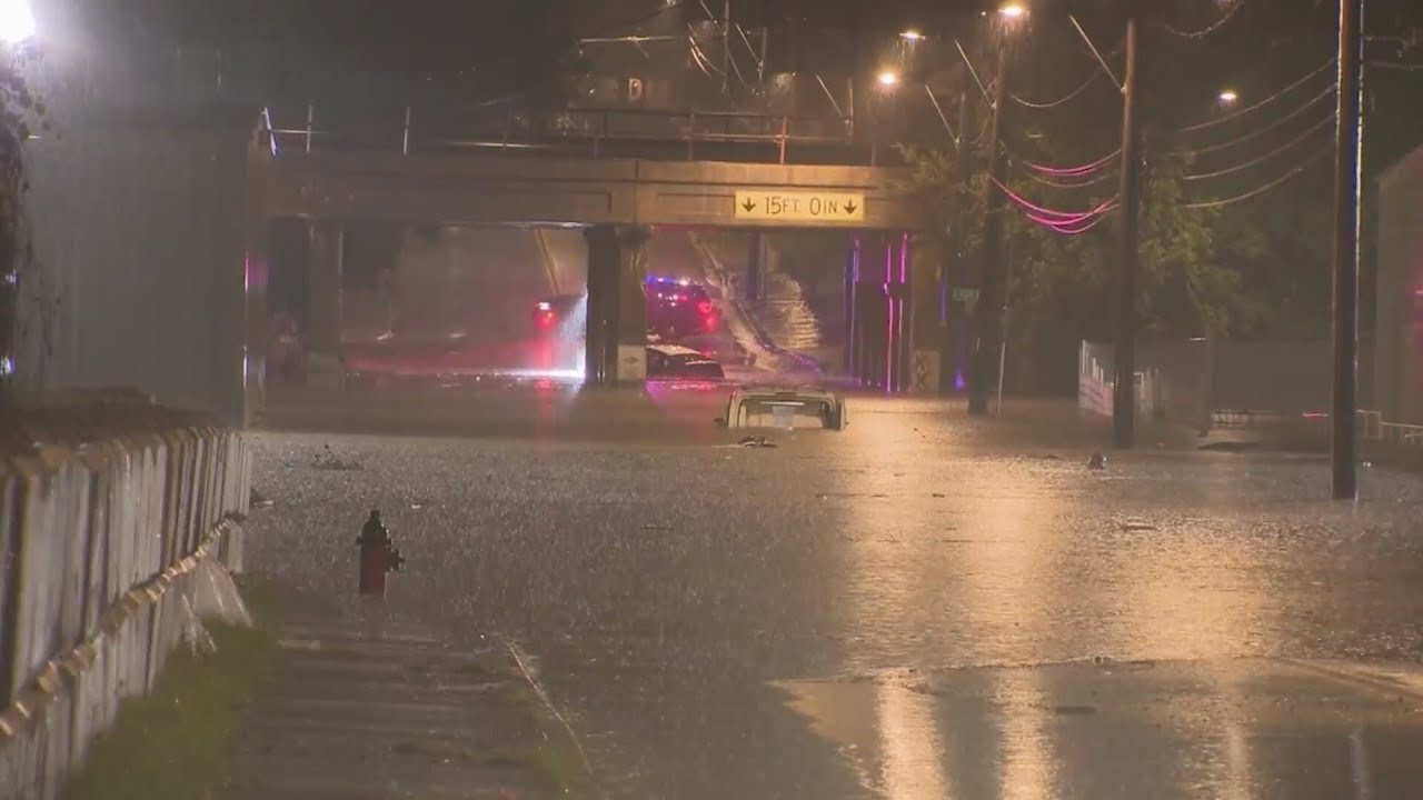 Kansas City Metro sees heavy rains, storm damage Sunday morning - YouTube