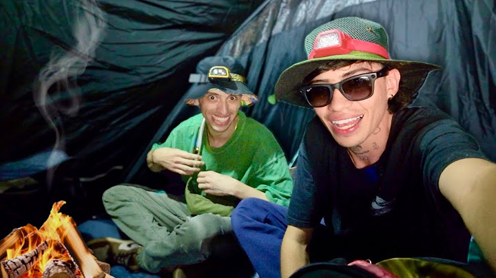 Acampamos en un centro comercial *Me regañan durísimo* // Andy