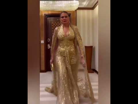 النجمة يسرا ترتدى فستان ذهبى مبهر