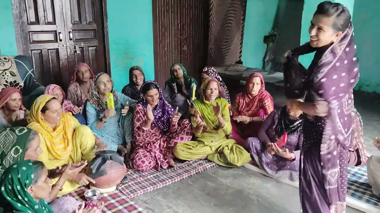 धोला धोला कुर्ता पिले पिले बटन तोड़ लिए कृष्ण नै वायरल भजन मस्त डांस