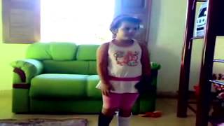 Maria Fernanda Dançando Thriller