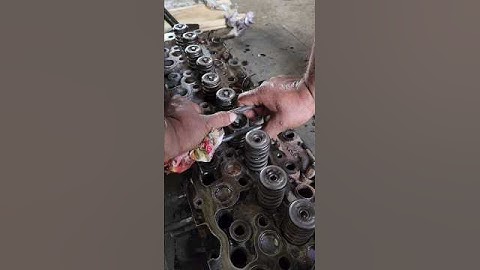 cylinder head valve spring lock fitting #amazingtechnique #engine #mechanic #mechanical #viralshorts