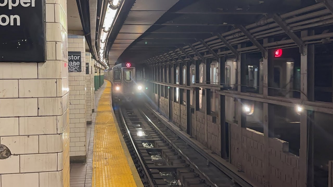 R62A/R142/R142A 4 Express And 5,6 Local Trains At Astor Place