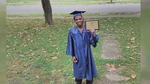 Teen seen catching bus for graduation gets car