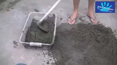 Como colocar lajota de concreto no jardim?