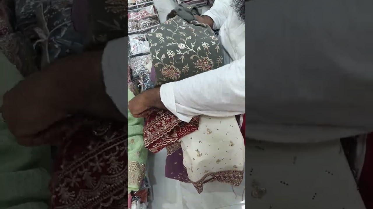 ayesha collection sadar bazar makka masjid road mominpura. beed.maharashtra