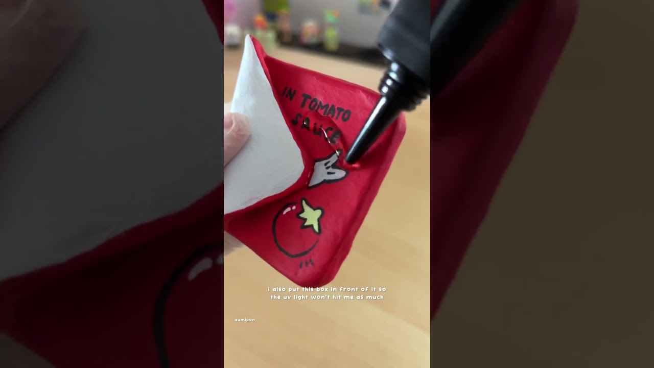 использую УФ-смолу на своей глиняной банке для сардин, отвердевающей на воздухе 🐟 #короткоевидео ...