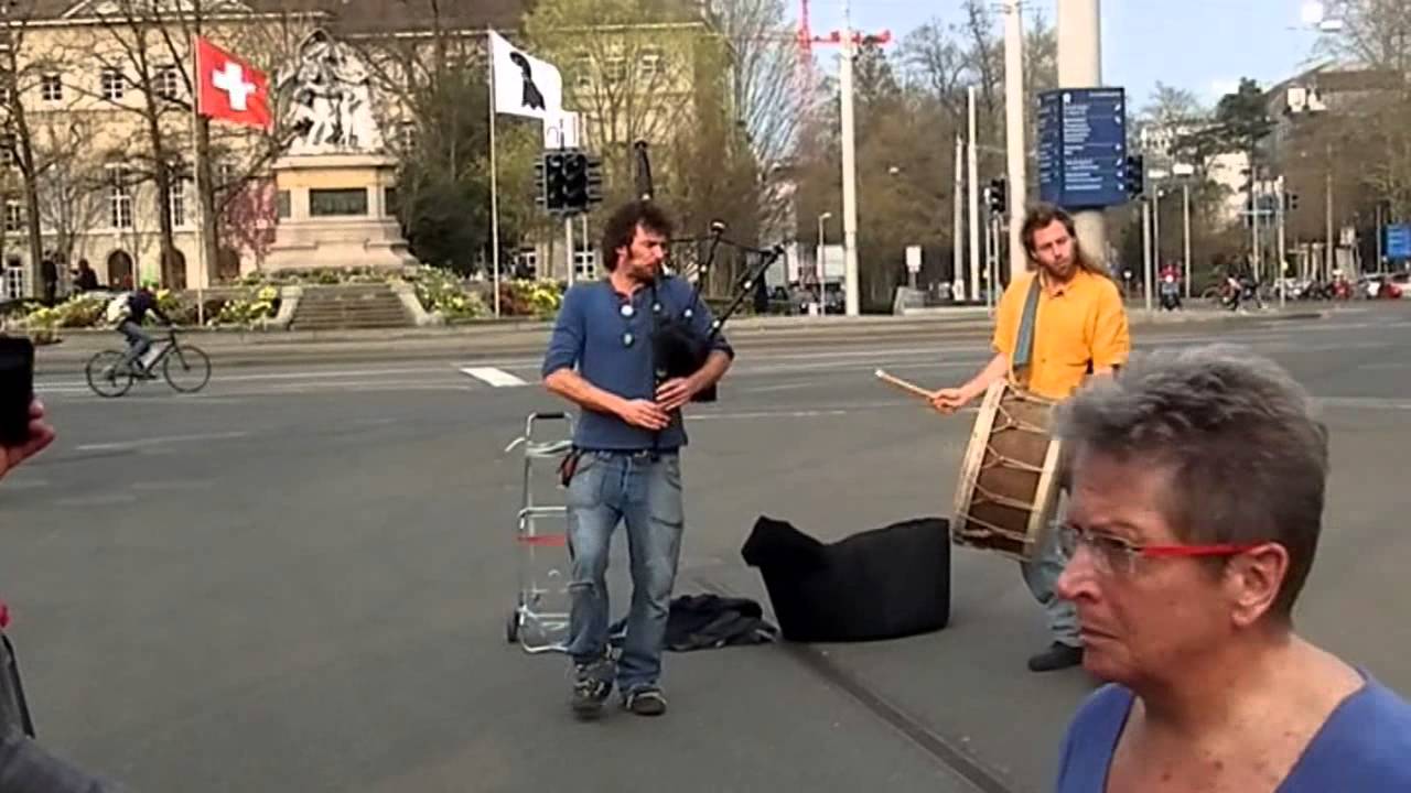 Dudelsack bagpiper in switzerland  Crazy Street  Piper  Basel Schweiz
