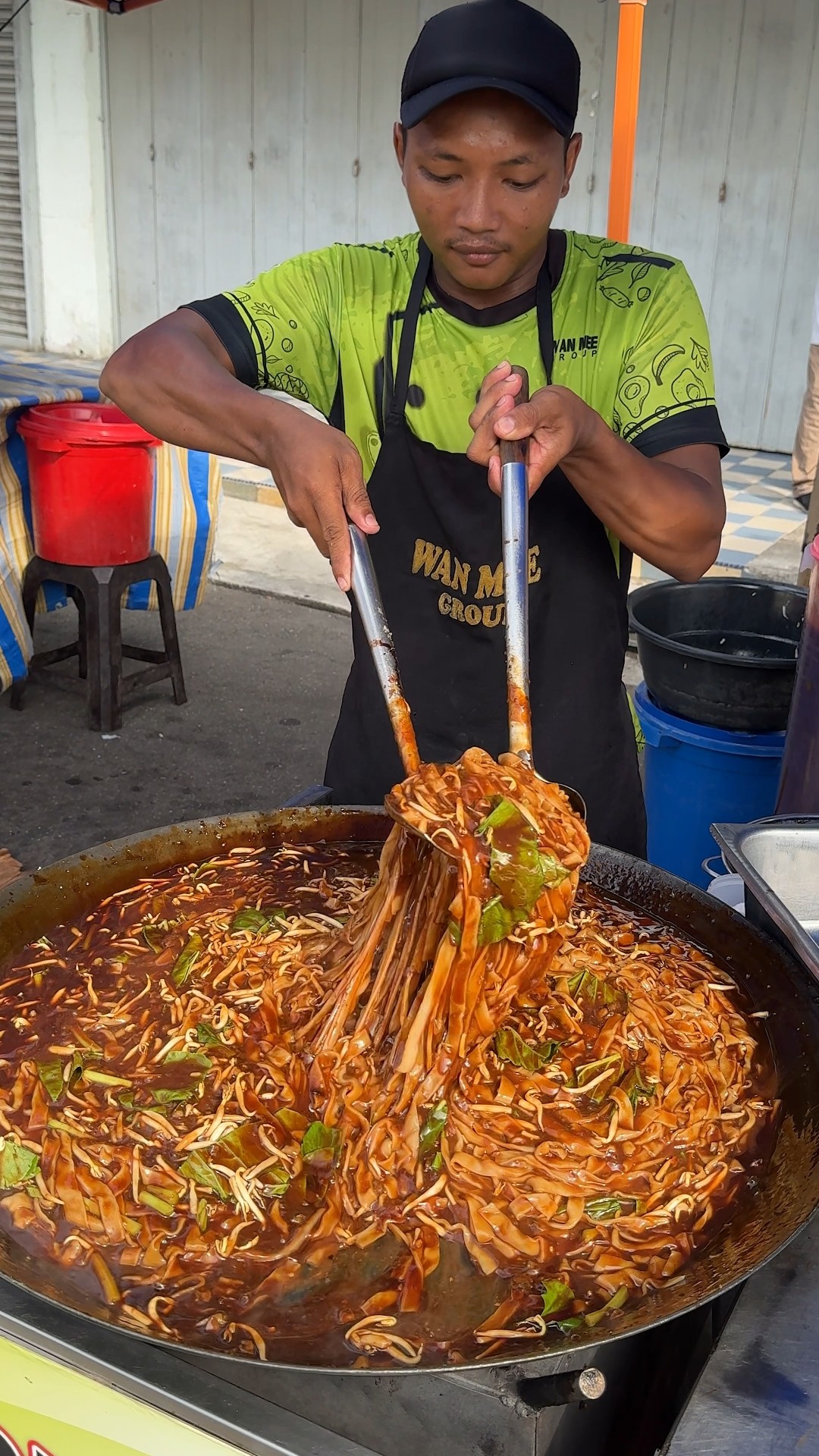 Only $ 0.7 Stir Fried Black Noodles - Keow Teow Goreng
