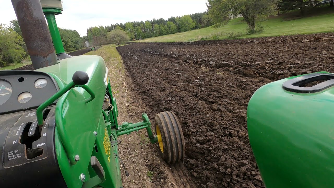 John Deere 4020 powershift  plowing (Spring 2021)