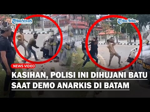 KASIHAN, Polisi Ini Dilempari Batu Oleh Warga yang Anarkis Saat Demo di BP Batam Kasus Pulau Rempang