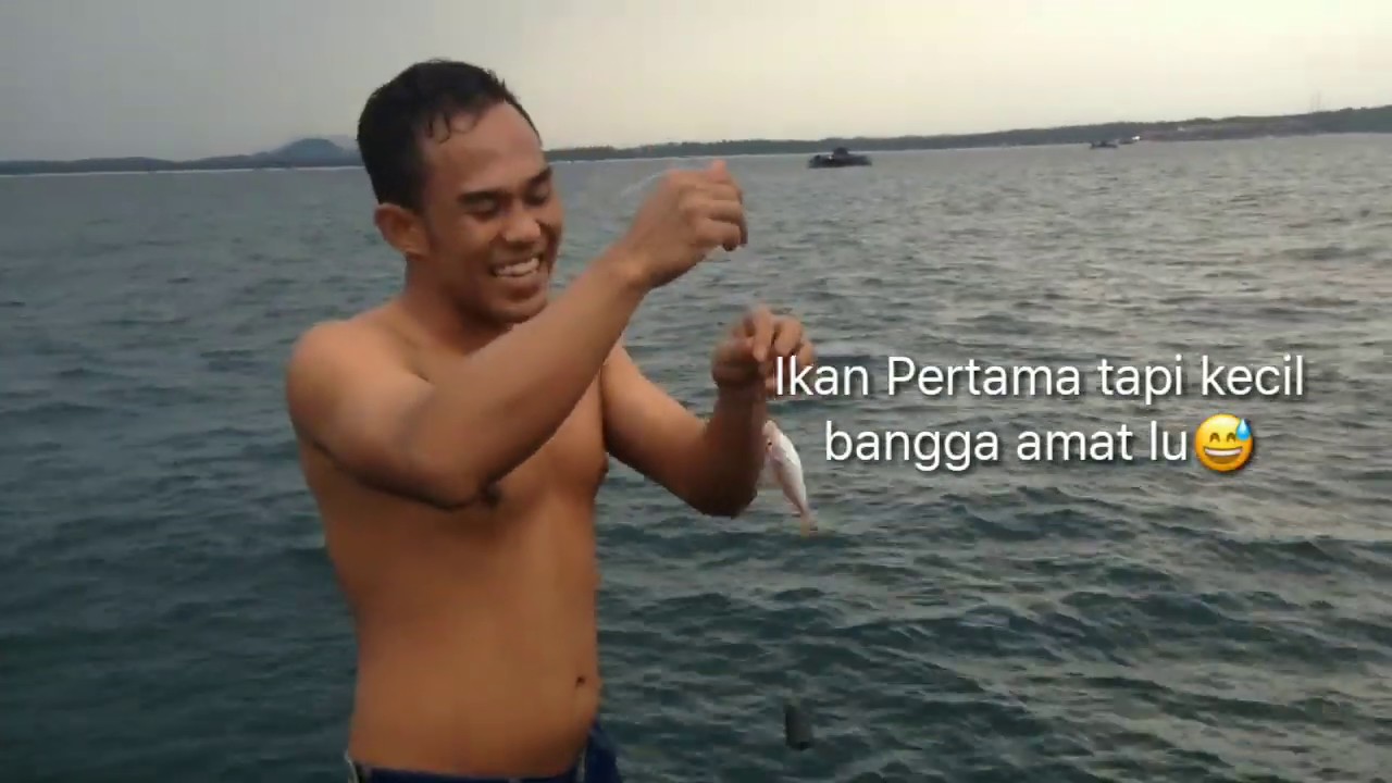 Mancing di atas Kelong Desa Pengudang