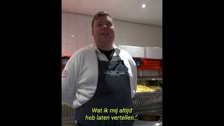 Thumbnail for Deze patatzaak zit al 57 jaar op de Voetboogstraat en is niet meer weg te denken uit 't centrum.