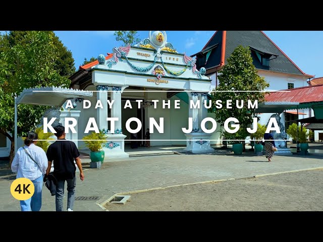 Jalan kaki menikmati pesona museum Kraton Jogja  |  Dengan panduan Bahasa Indonesia, Agustus 2023 class=