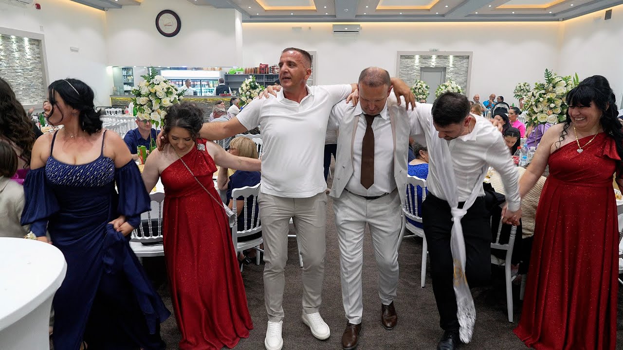 Kum i dever kidaju srpsko i vlasko kolo - Svadba Jovane i Veljka