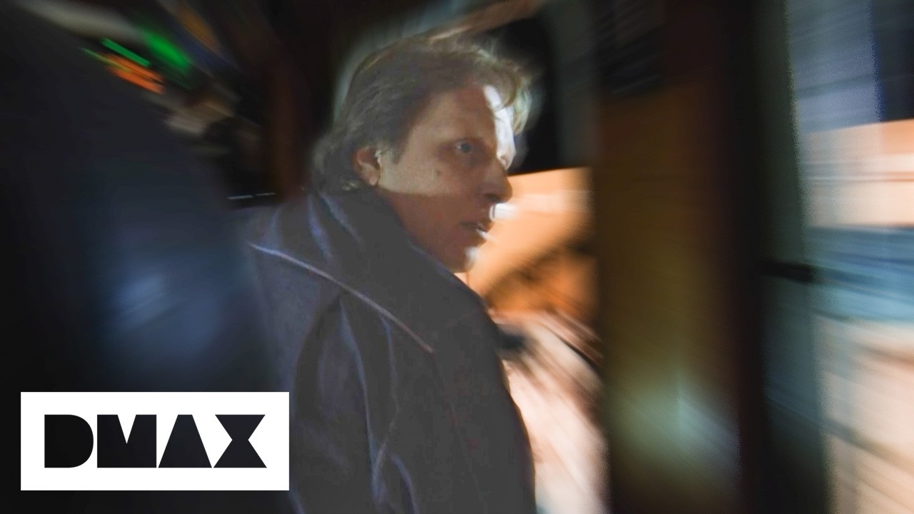 Sig Hansen BATTLES The Ice In A Daring Harbour Escape | Deadliest Catch