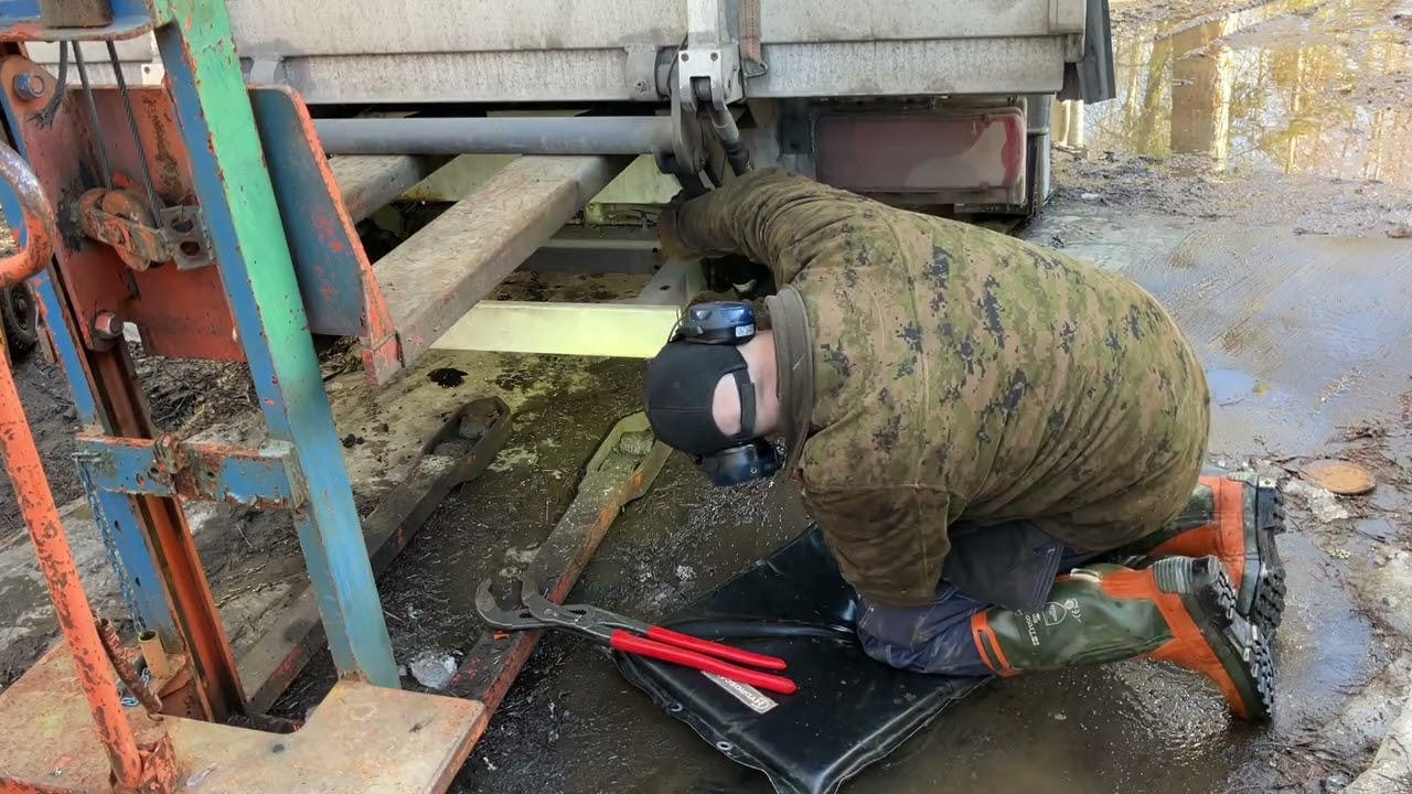 Renoverar hydraulcylindrar på Zepro