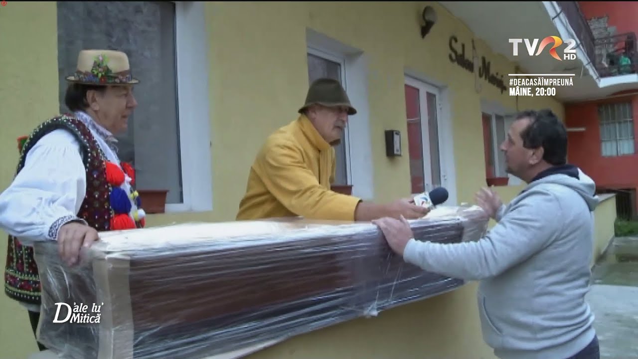 Oameni vineți din condominiu