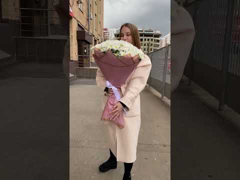 25 белых хризантем Коммандер цветымосква хризантема