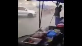 Hujan Ribut di bazar ramadhan setia tropika.