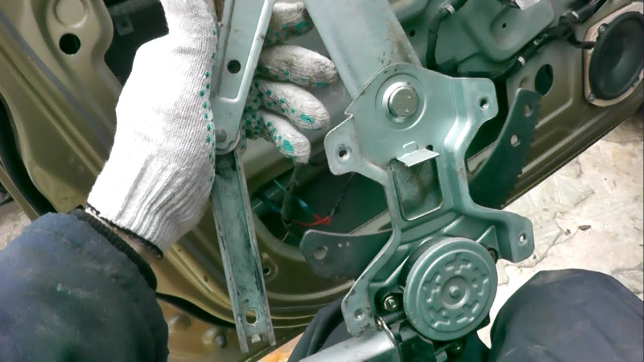 механический стеклоподъемник матиз. динамики в передние двери матиз. стеклоподъёмник левый на daewoo matiz. Daewoo matiz снимается ручка стеклоподъемника. стеклоподъемник левый механический дэу матиз.