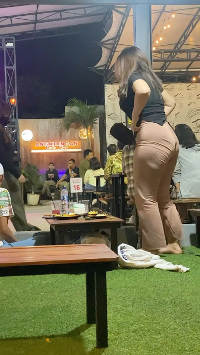 Fokus ke musiknya ya Guys! Live Angkringan Teh Ita