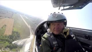 Появилось видео с печальным Порошенко в кабине МиГ 29 РЕН ТВ Появилось видео с печальным Порошенко в кабине МиГ 29 РЕН ТВ