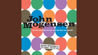 Video thumbnail of "John Mogensen - To Mennesker På En Strand"