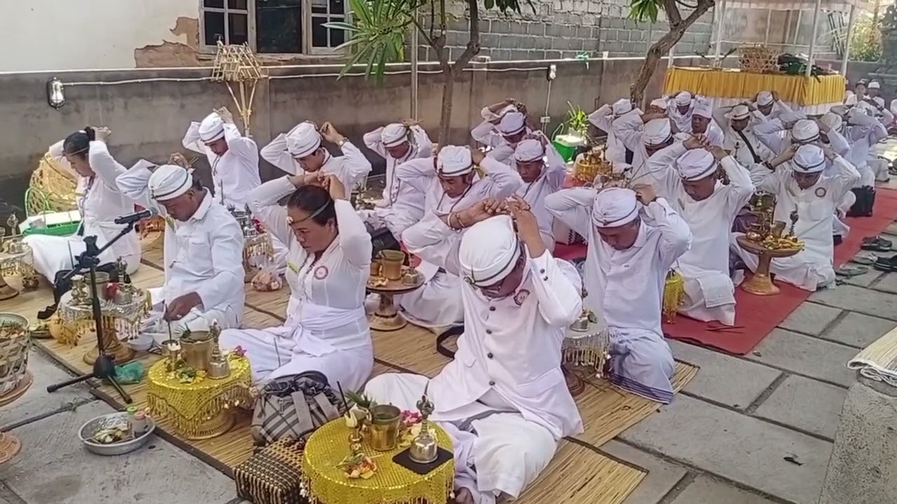 YAYASAN PASRAMAN PINANDITA BVS  NGAYAH MINTONANG PUJA DI MERAJAN TANGKAS KORI AGUNG DESA BUNGKULAN.