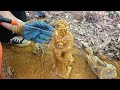 Treasure hunt with detectors to discover the heads and golden statues of ancient Egyptian pharaohs