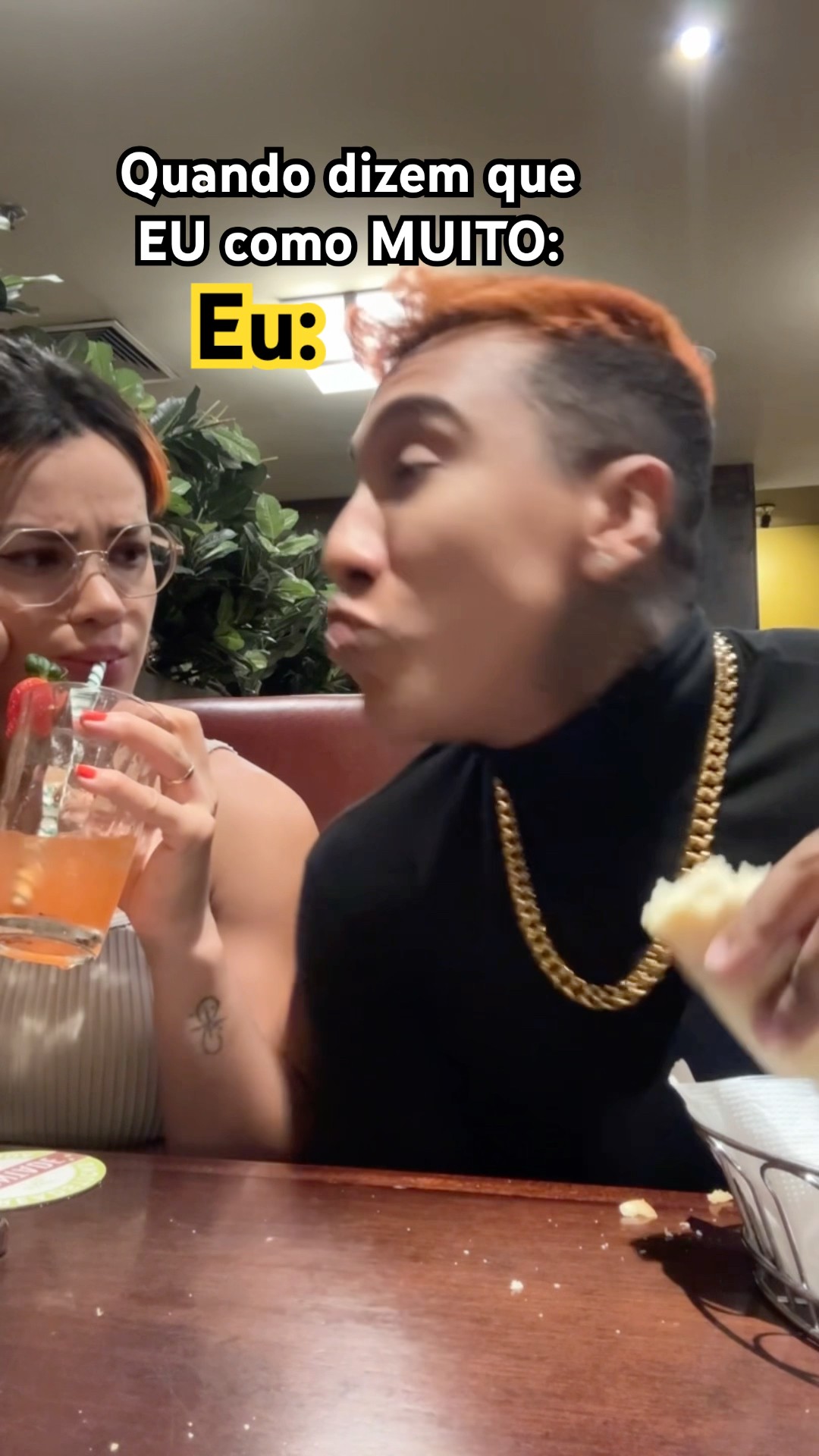 E VOCÊ COME MUITO OU POUCO?​⁠@mayca.brasil #dublagem #comedia #apollosant #short #shortsviral