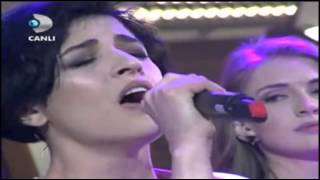Beyazıt Öztürk & Gonca Vuslateri - Eksik Bir Şeymi Var (Canlı)