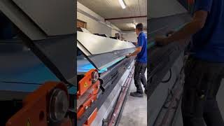 Our workshop team making a highline gutter on our CNC Folder Machine 👷🏻‍♂️🛠️