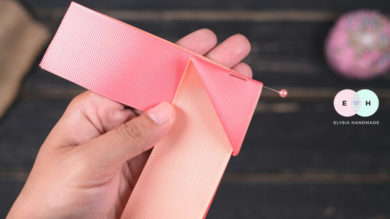 Laço triangular simples com fita de gorgorão n9 | Elysia Handmade