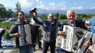 Video thumbnail of "Majstori harmonike na auto pijaci"