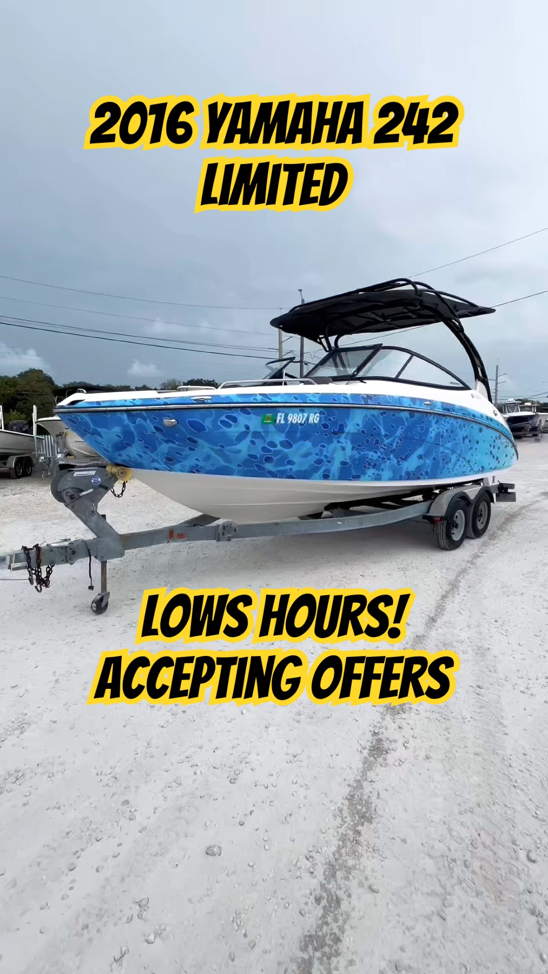 Family fun made easy in this 2016 Yamaha 242 Limited. For Sale